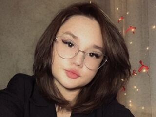 hot cam girl fingering pussy ShielaQuam