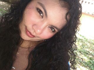 naked cam girl masturbating with vibrator SophiaxGuzman