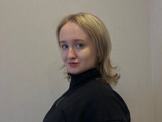 fingering girl cam SuzannKernes