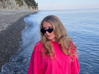 camgirl masturbating with sex toy TaraRidec