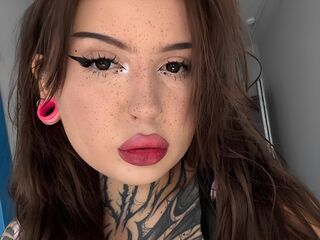 camslut showing tits YasminBratz
